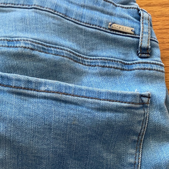 Tractr Light Blue Ankle Jeans with Side Eyelets - Picture 5 of 5